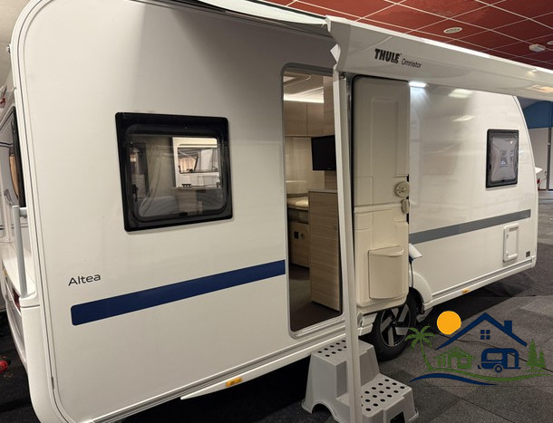 Adria Altea 472 PU – Frans bed, airco, luifel en mover